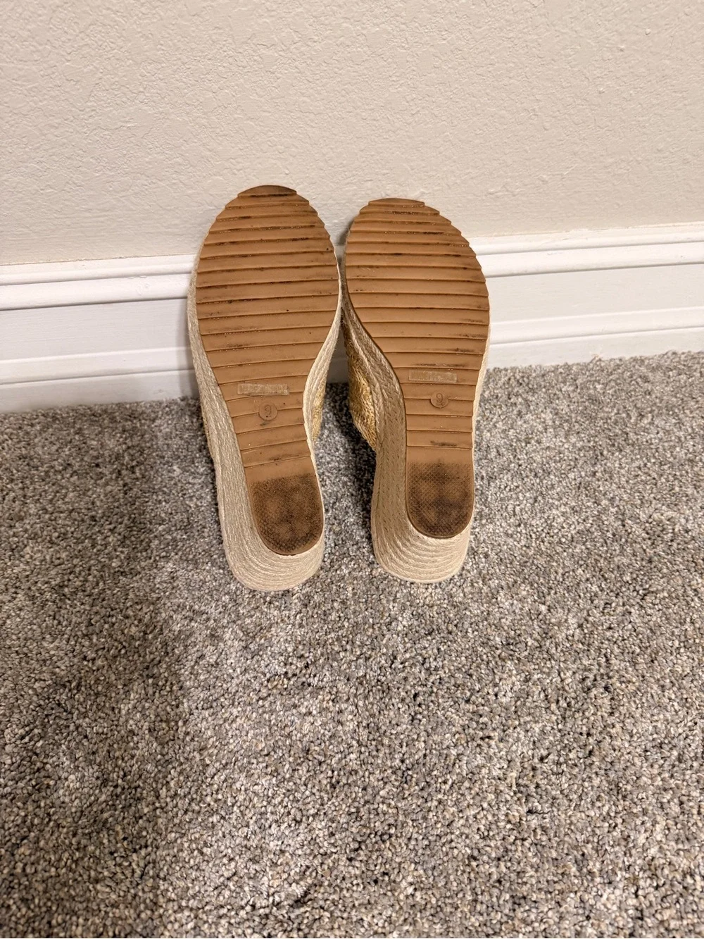 Women’s Wedge Slide Sandals in Natural Straw
